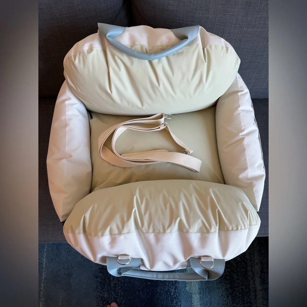 Brand New BunnyBomb Dog Car Seat (15–35 lb dogs)